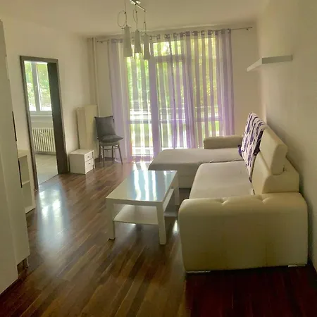 Marie 10min To The Square Appartamento